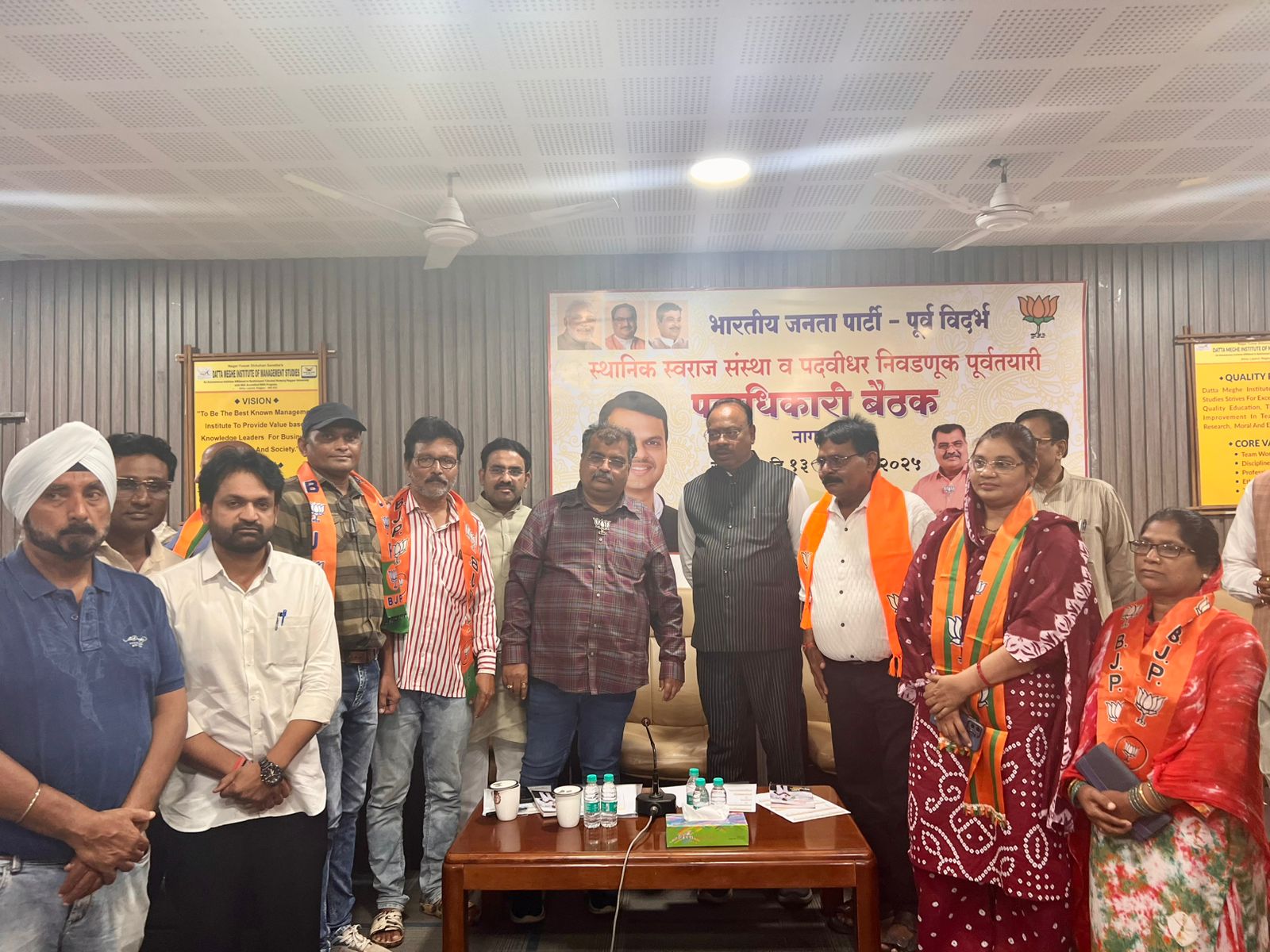 शिवसेना (शिंदे गुट) के नगरसेवक व पदाधिकारी भाजपा में शामिल