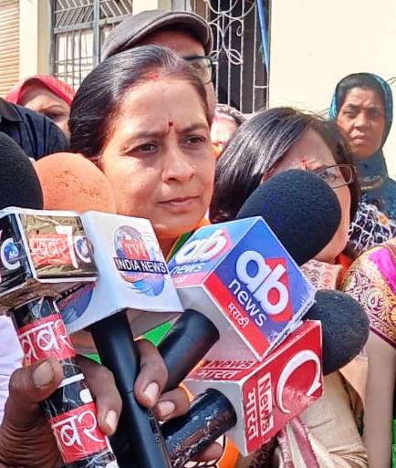 भाजपा की नगराध्यक्ष पद की उम्मीदवार मधुरा मिलिंद मदनकर चर्चा में