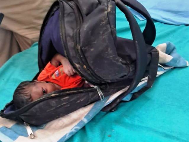 नाले की झाड़ियों में फेंकी गई नवजात बच्ची बंद बैग में मिली जीवित
