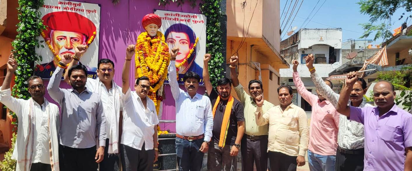 महात्मा ज्योतिबा फुले जयंती पर शिवसेना भंडारा शहर द्वारा किया अभिवादन  